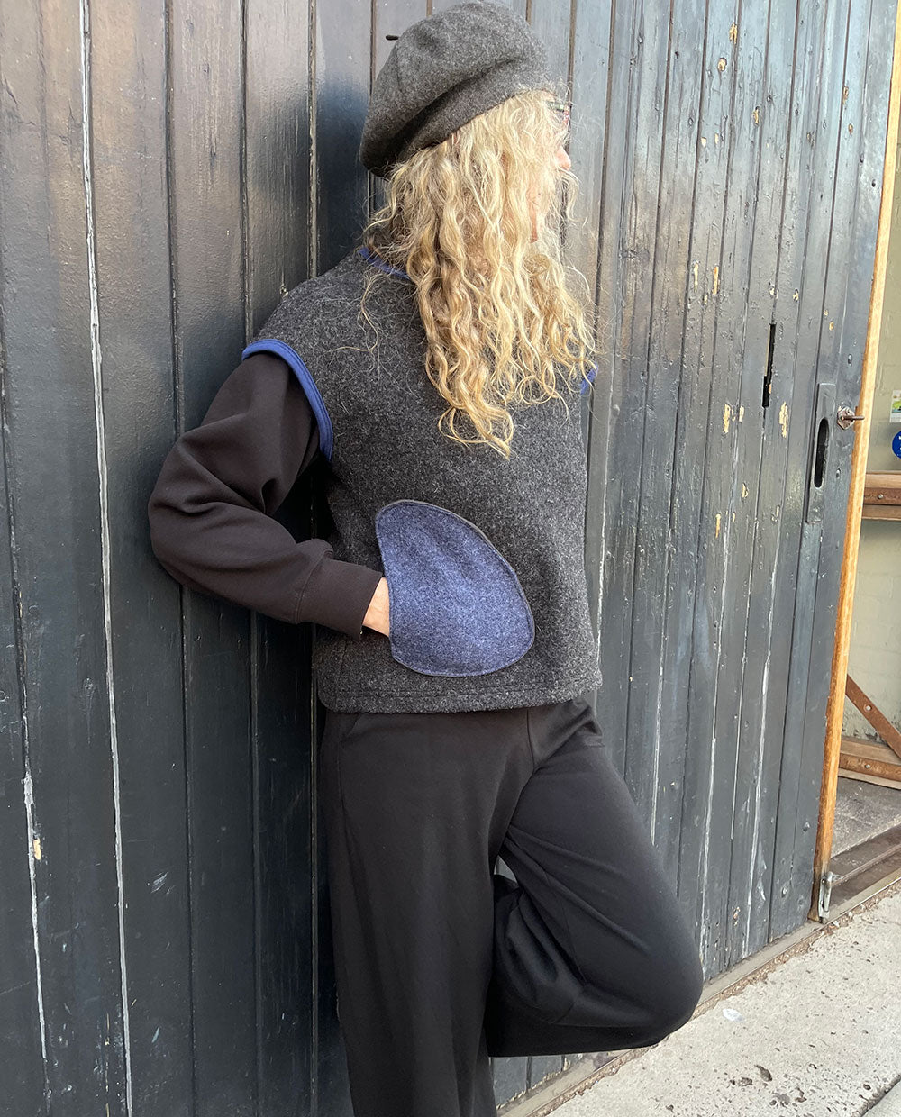 Cocoon Vest Charcoal/Blue